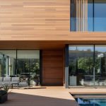 Công trình kiến trúc hiện đại sử dụng gỗ xi măng ốp tường và sàn