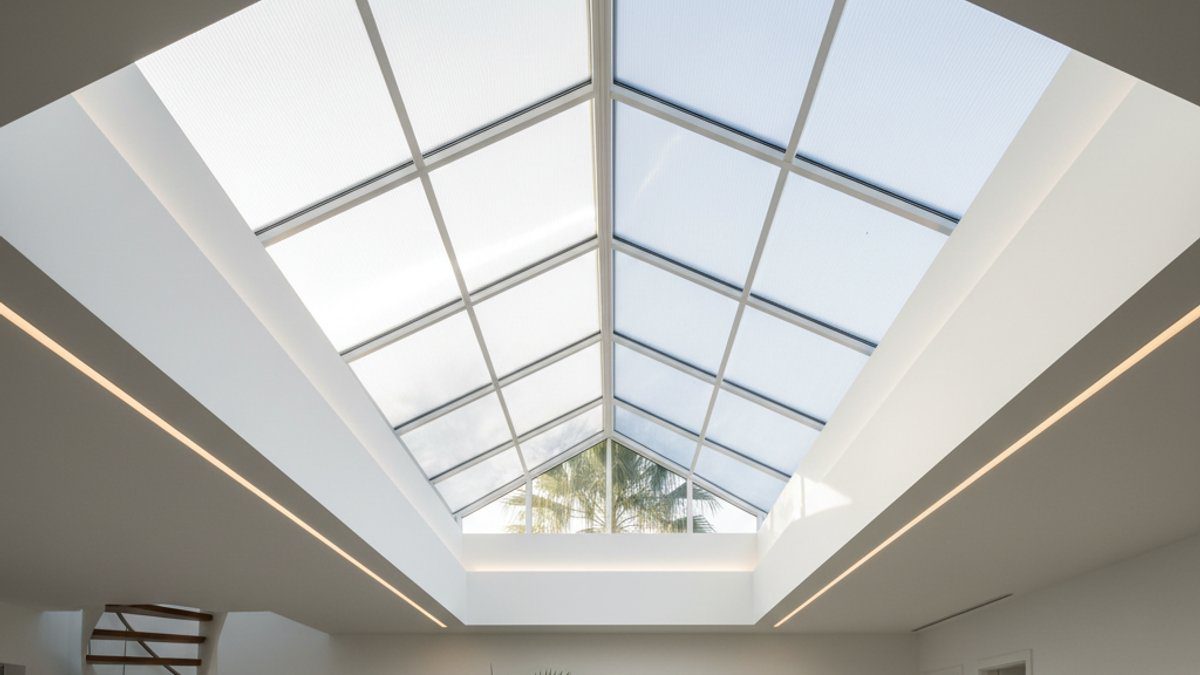 Giếng trời polycarbonate đón nắng tự nhiên