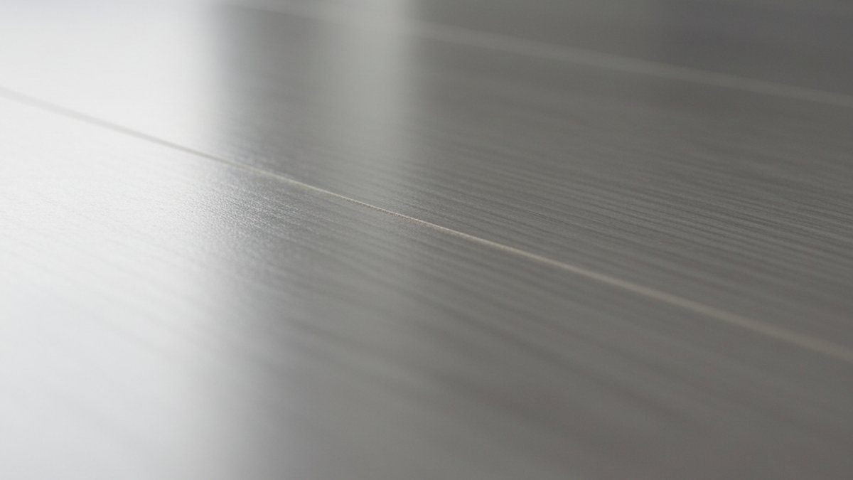 Cận cảnh lớp phủ UV Coating trên sàn gỗ