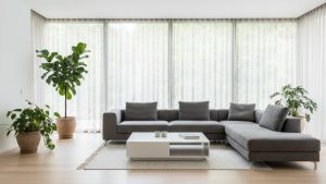 Phòng khách hiện đại với sàn gỗ công nghiệp màu sáng, nội thất tối giản