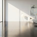 Sàn gỗ công nghiệp sạch bóng, phản chiếu ánh sáng