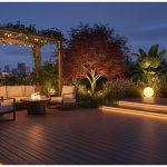 Sân vườn gỗ nhựa WPC ban đêm với đèn LED thông minh